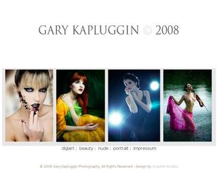 Gary Kapluggin est un photographe allemand avec un talent extraordinaire. Jai été mené a créér une interface légère et simple, qui puisse permettre et laisser les images attirer le regard.