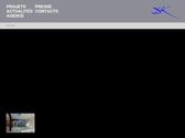 . Ce site est entirement anim et dynamique. Tout le contenu du site est charg quand on arrive sur le site, puis gr en Javascript, ce qui permet de passer d une rubrique  une autre avec de belles animations.. La taille du site et la taille des images s adaptent  la taille de l cran.. Le chargement des images est optimis de manire  viter tout temps d attente.. Ce site est optimis pour le rfrencement sur le plan technique.. Le contenu du site et les paramtres essentiels au rfrencement sont grs facilement par le client grce  un outil de gestion de contenu maison. . Technologies utilises : PHP, MySQL, JQuery